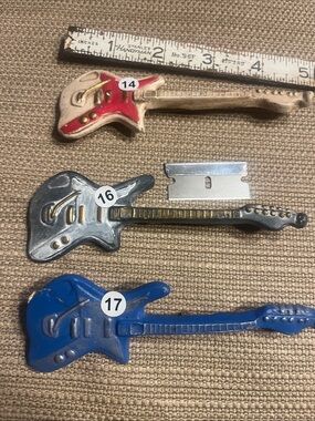 #1417 3 ceramic Guitar-Shaped Women’s Brooch Pin - Black, White Pink  hand made